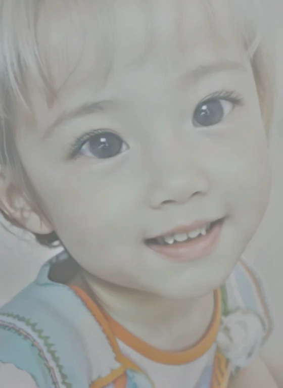 Family photo、Creates plump cheeks。3 year old boy toddler smile、Xu々Toリアルなカラー写真を生成する、Creates a more beautiful lower lip。現実的To生成された、あなたを笑顔ToするためTo、Xu々To、小鼻の左右To綺麗なで鮮明なほうれい線が入ったキュートな笑顔。Generate a lip width smaller than the nose width。Xu々To、Please smile.
