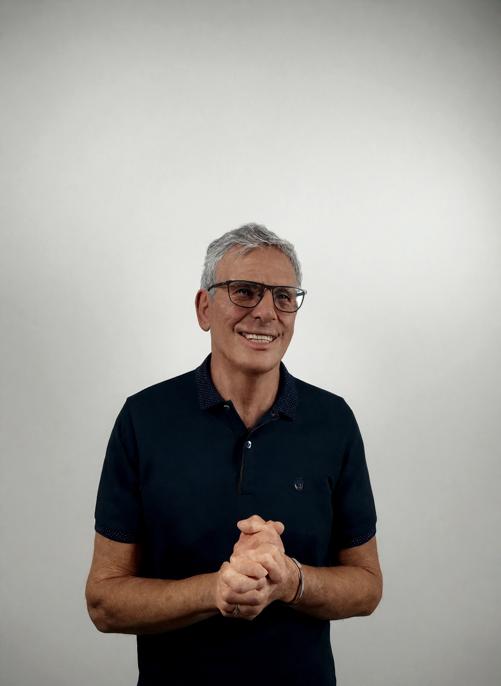 Cartoon character of a man in black glasses and blue shirt, animation character, Caractere estilizado, animation style rendering, 3D estilizado, Arnold Maya rendering, Stylized 3D rendering, toon render screenshot, Personagem 3D, Personagem 3D, Stylized 3D rendering, 3D character rendering, personagem de desenho animado, Personagem de close up, Pose de personagem,  (Estilo Pixar) (parte mestre:1.2) (Bokeh) (melhor qualidade) (pele detalhada) (textura detalhada) (8K) (argila) (cinematic lighting) (sharp focus