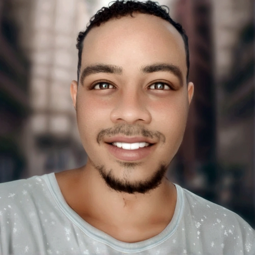 homem com barba e camisa branca sorrindo, headshot imagem de perfilture, caio santos, david rios ferreira, icaro carvalho, professional imagem de perfilture, powder Nándor Katona, fotografia de retrato, imagem de perfil, henrique alvim corrêa, inspired by Antônio Parreiras, edu souza