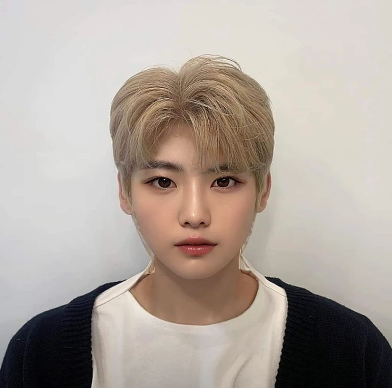 Best Quality, 8k, Masterpiece, (Portrait: 1.3), (photo realistic:1.4), (hyper realistic:1.4), Sharp Focus, looking at viewer, (smoother lighting:1.1), (increase cinematic lighting quality:0.9), realistic lighting, backlighting, light on face, ray trace, (brightening light:1.2), (Increase quality:1.4), sharp detail, (best quality real texture skin:1.4), finely detailed eyes, black_eyes, finely detailed face, 26 year old Korean man