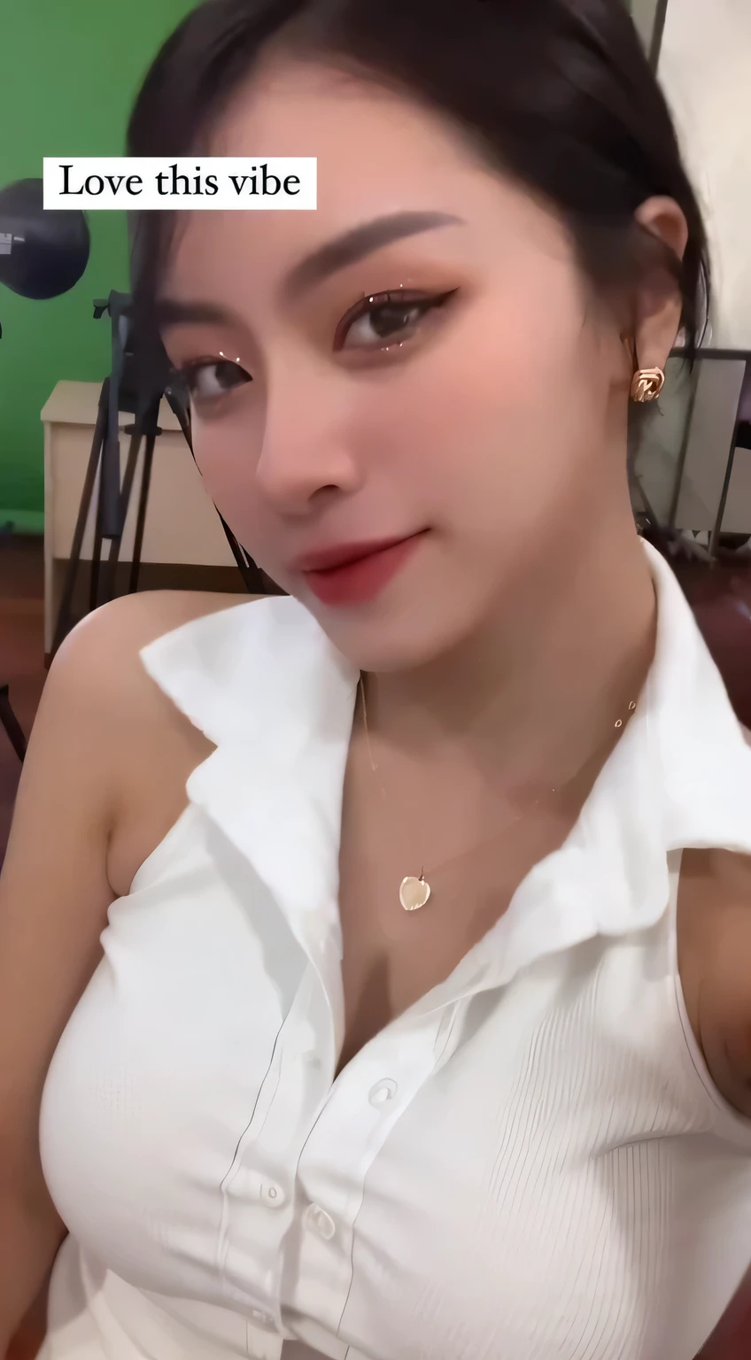 (huge breasts:0.6), pokies,