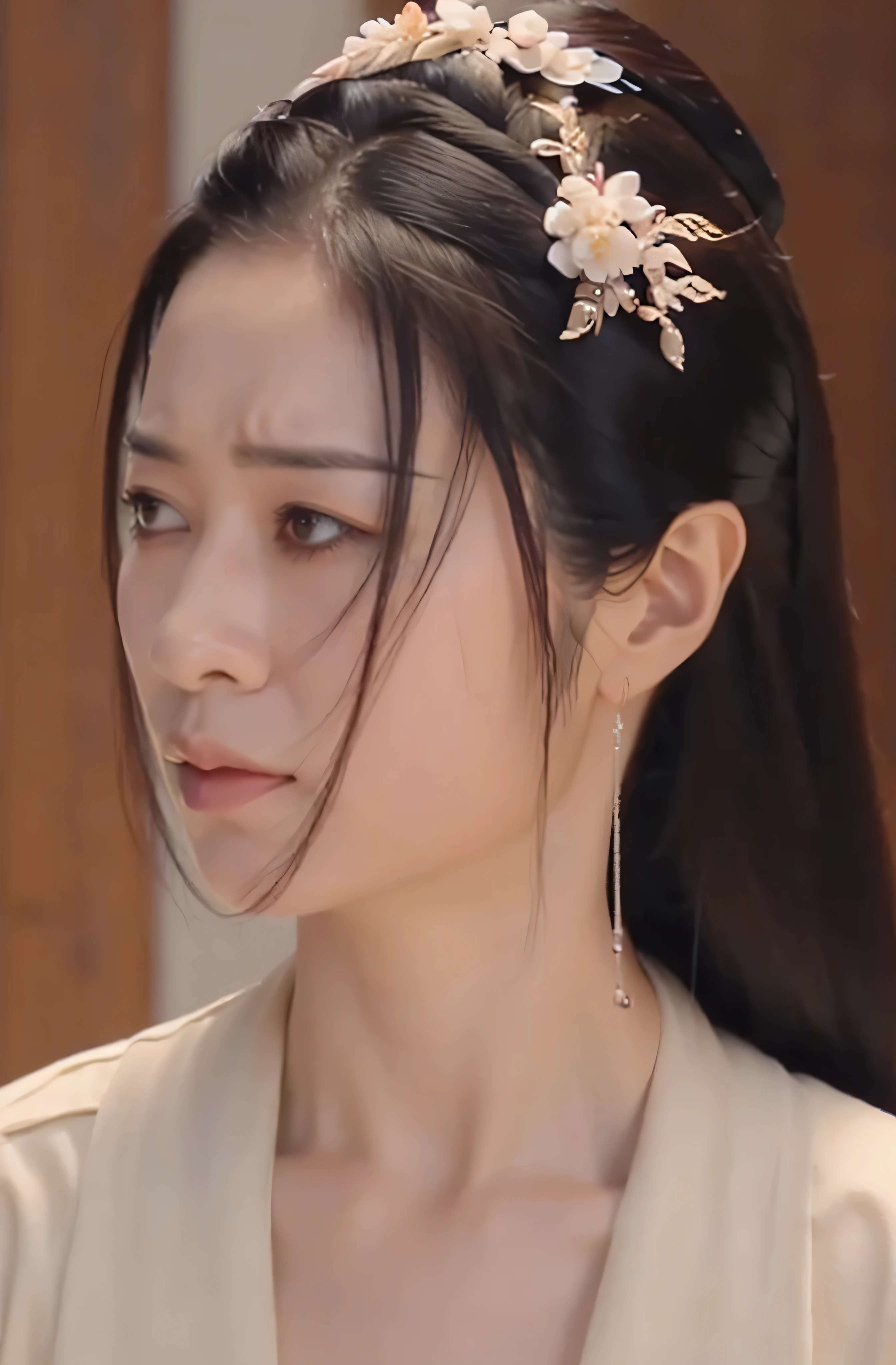 A beautiful woman，alone