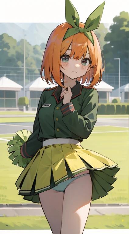 Yotsuba Nakano, bangs, kurzes Haar, Blaue Augen, Haare zwischen den Augen, Haarband, hairband, Rote Haare, green ribbon, outside, aufgeregt, lachen, Betrachter betrachten, ((panties)), Cheerleader