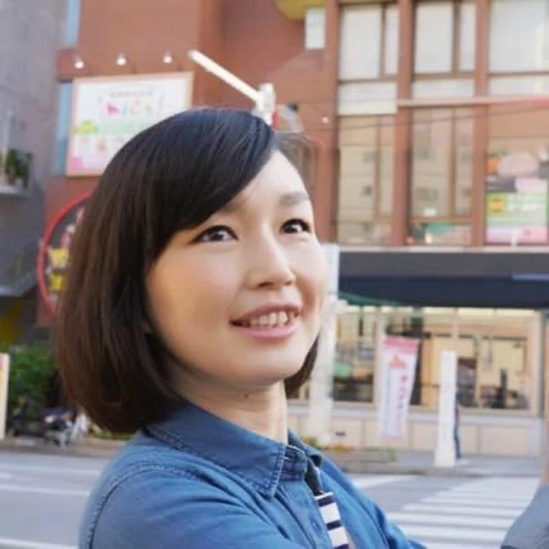 Arabian Asian woman taking a selfie in front of a building, Chiho, Hole in the Motto, narumi kakinouchi, Ai Yazawa, yuuka kazami, tsugumi ohba, tsutomo nihie, Chiho ashima, aoshima Chiho, Aoi Ogata, yayoi kasuma