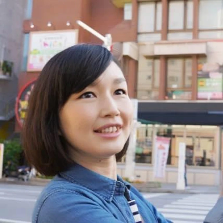 Arabian Asian woman taking a selfie in front of a building, Chiho, Hole in the Motto, narumi kakinouchi, Ai Yazawa, yuuka kazami, tsugumi ohba, tsutomo nihie, Chiho ashima, aoshima Chiho, Aoi Ogata, yayoi kasuma
