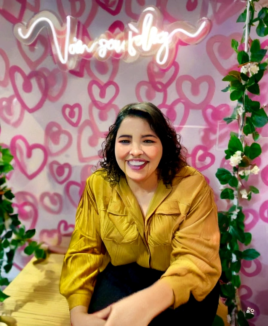 mulher morena, doceira, sitting on a bench in front of a neon sign, usando a orelha do mickey, High definition