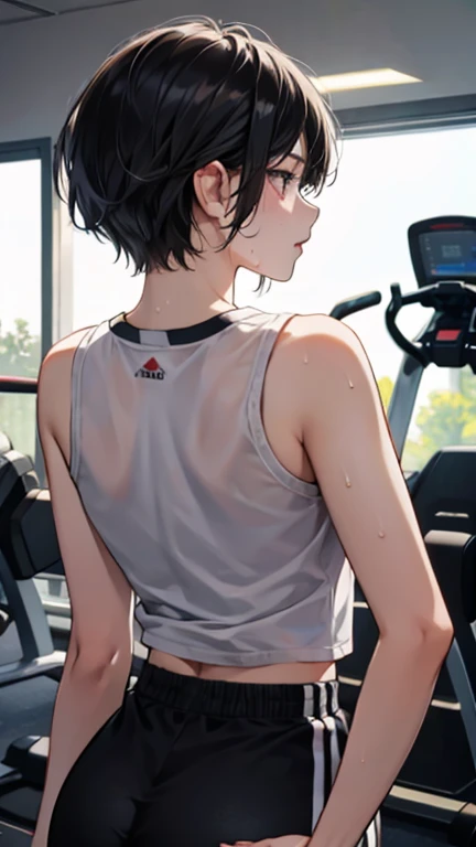 Bobcut、Black-haired 、Sweating at the gym、Back view、Desperate form、Sweaty、indoor、Many other guests、Wearing a jersey、No exposure、in motion、Grit your teeth