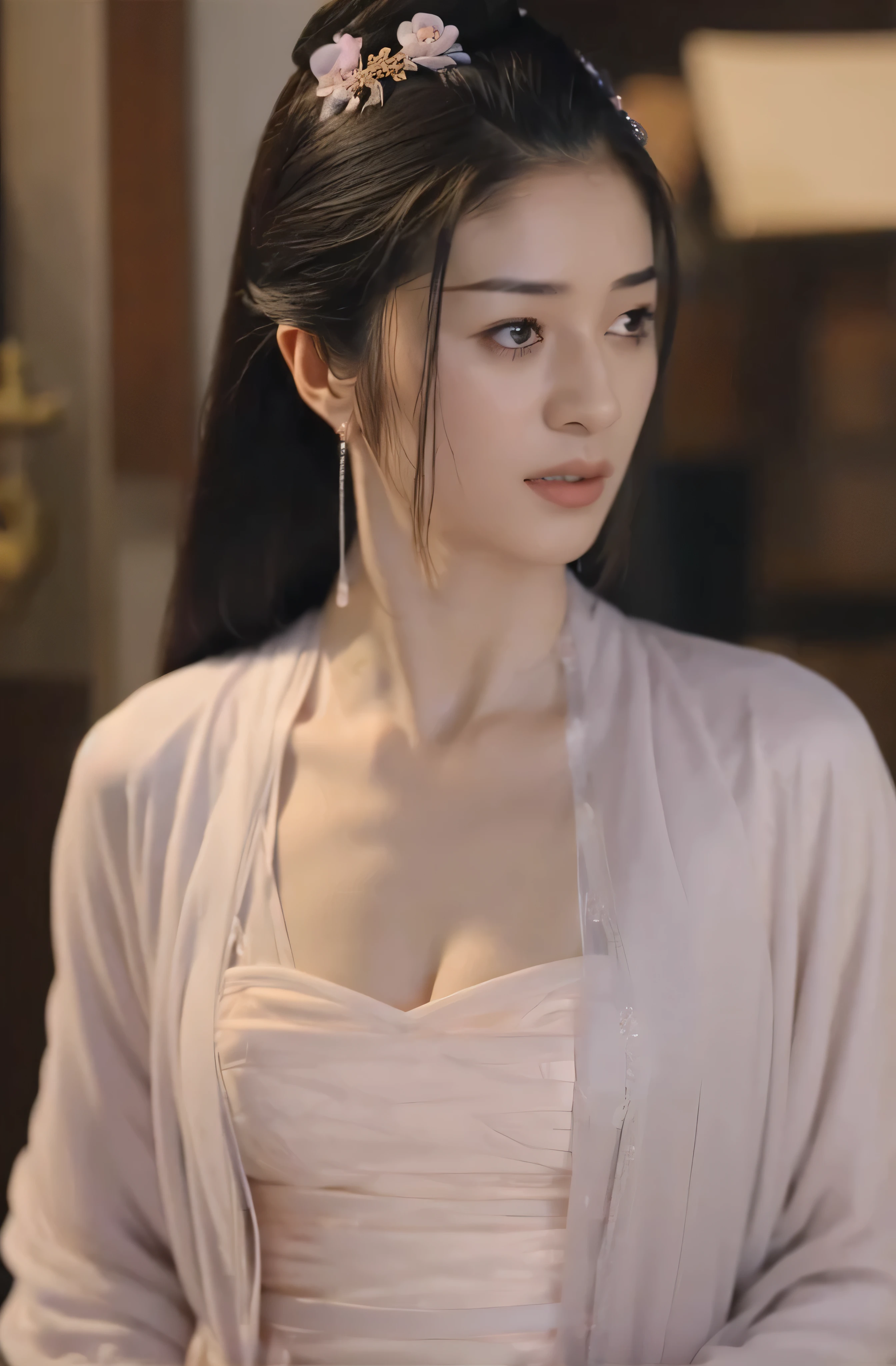 A beautiful woman，alone，Full breasts，Wearing a lavender silk dress