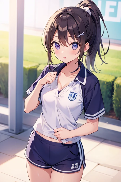 girl、、Small breasts、ponytail、Sports uniforms、Shorts、Looking up、Cleavage
