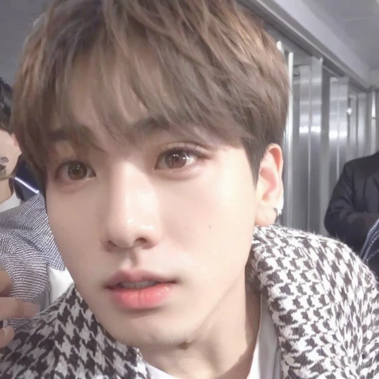 asian boy, jungkook, ojos bonitos