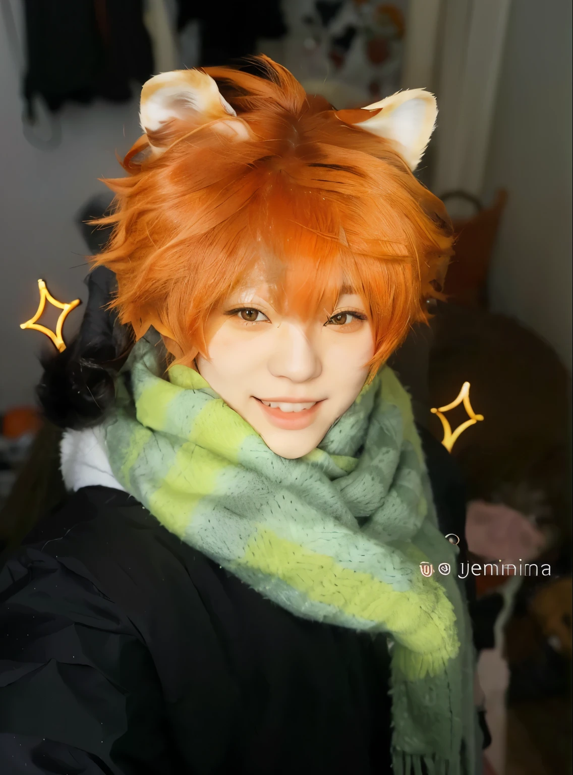 hay un hombre con orejas de gato y una bufanda, chico anime de pelo naranja, fluffy Orejas de zorro, Orejas de zorro, pintar ulzzang, kemonomimi, anime cosplay, pelo y pelaje de jengibre, sakimichan, como personaje de anime, kim doyoung, Also, with kitsune mask, inspirado en Bian Shoumin, piel de naranja esponjosa