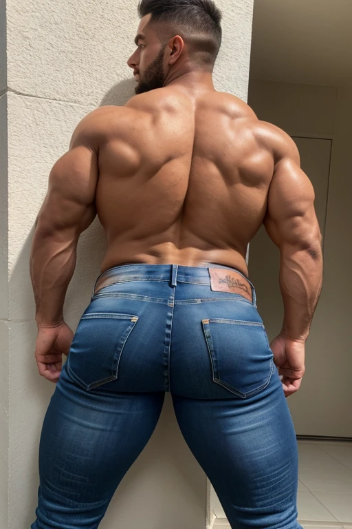 Beautiful man 30 years old, muscular body, barba rala, mas seu rosto esta iluminado pela fogueira. ((( Jeans))) (((Backside))) (((Big butt)))