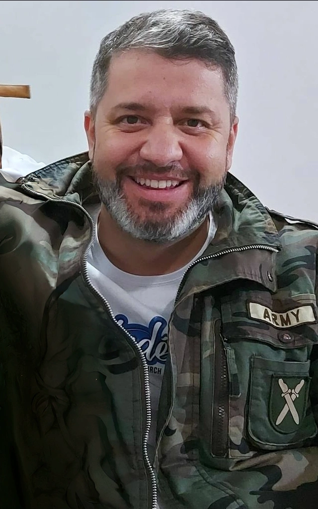 a happy man, light skin with beard and light gray hair, detailed portrait, photorealistic, beautiful detailed eyes, beautiful detailed lips, extremely detailed face, long eyelashes, 1 man, medium, intricate details, ultra-detailed, (best quality,4k,8k,highres,masterpiece:1.2),ultra-detailed,(realistic,photorealistic,photo-realistic:1.37),HDR,UHD,studio lighting,ultra-fine painting,sharp focus,physically-based rendering,extreme detail description,professional,vivid colors,bokeh,portraiture