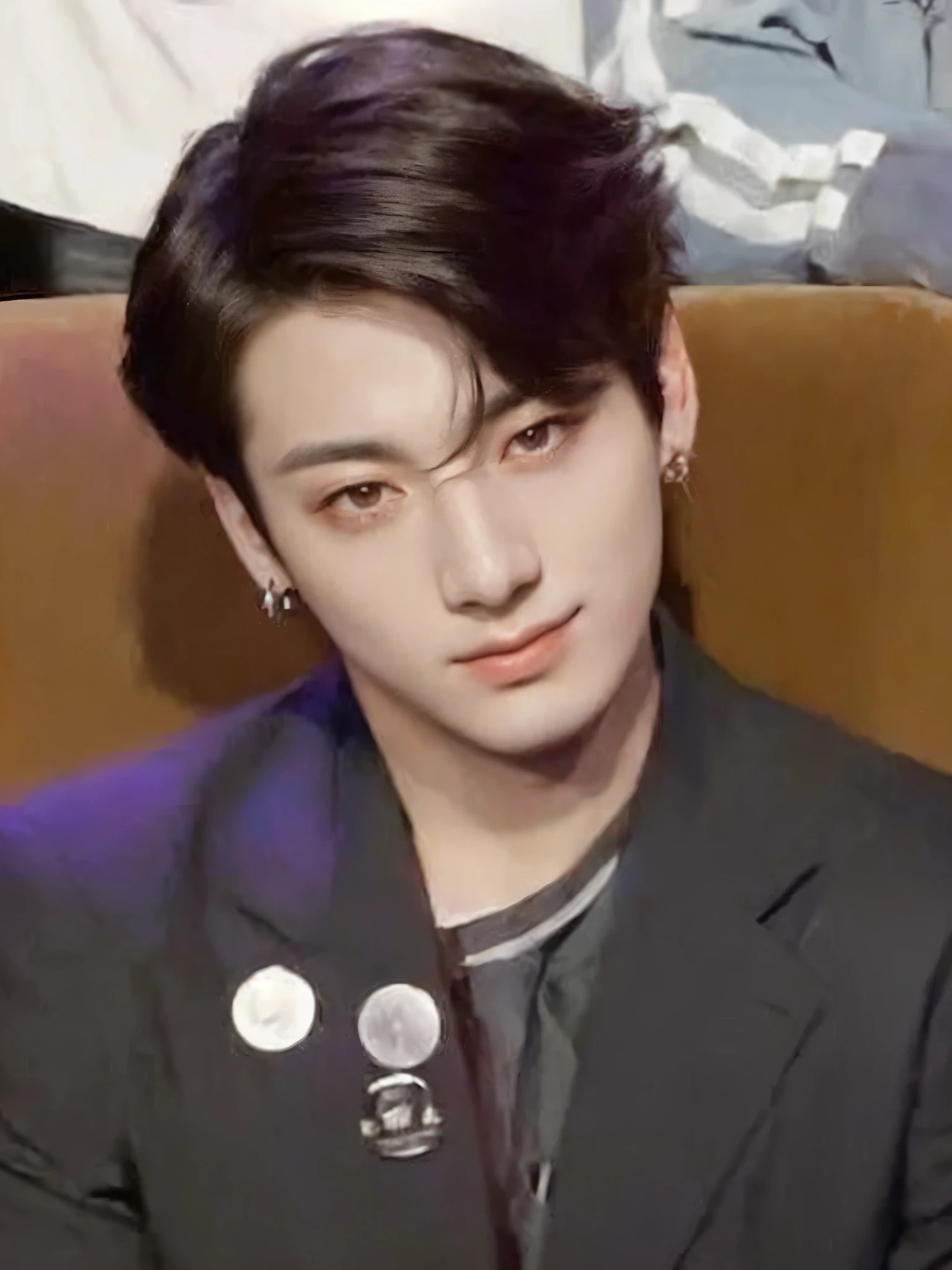 Hay un hombre sentado en una silla con una corbata puesta, jungkook, Grupo BTS, kpop idol portrait, realism artistic style, beautiful androgynous prince, bts, delicate androgynous prince, inspired by jungkook jeon young pale angel