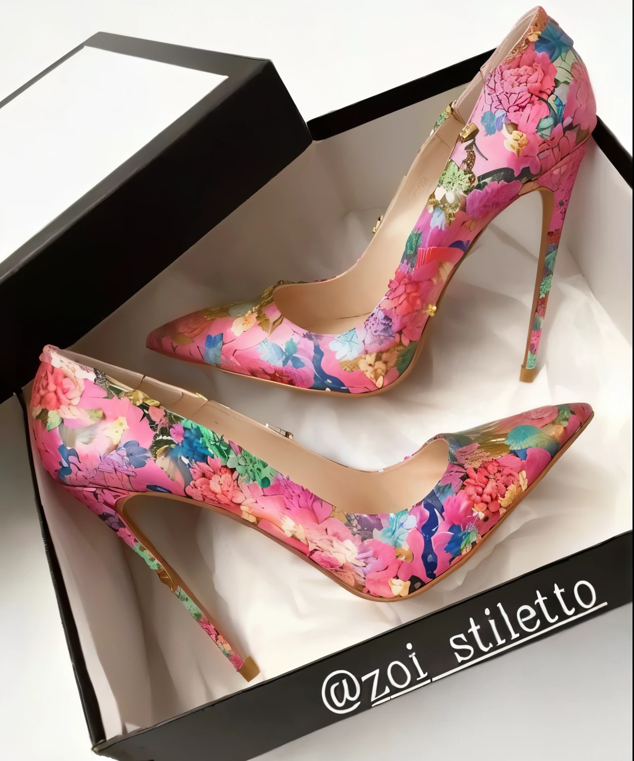 a close up of a pair of pink high tacones in a box, tacones de aguja, high tacones. seda, seda zapatos, pink 7 inch high tacones, zapatos, pink zapatos, The cutest, high tacones, 🎀 🗡 🍓 🧚, tacones, high zapatos, 👰 🏇 ❌ 🍃, muy hermoso estilo enga, Stylish shoe design, estilo pintado a mano