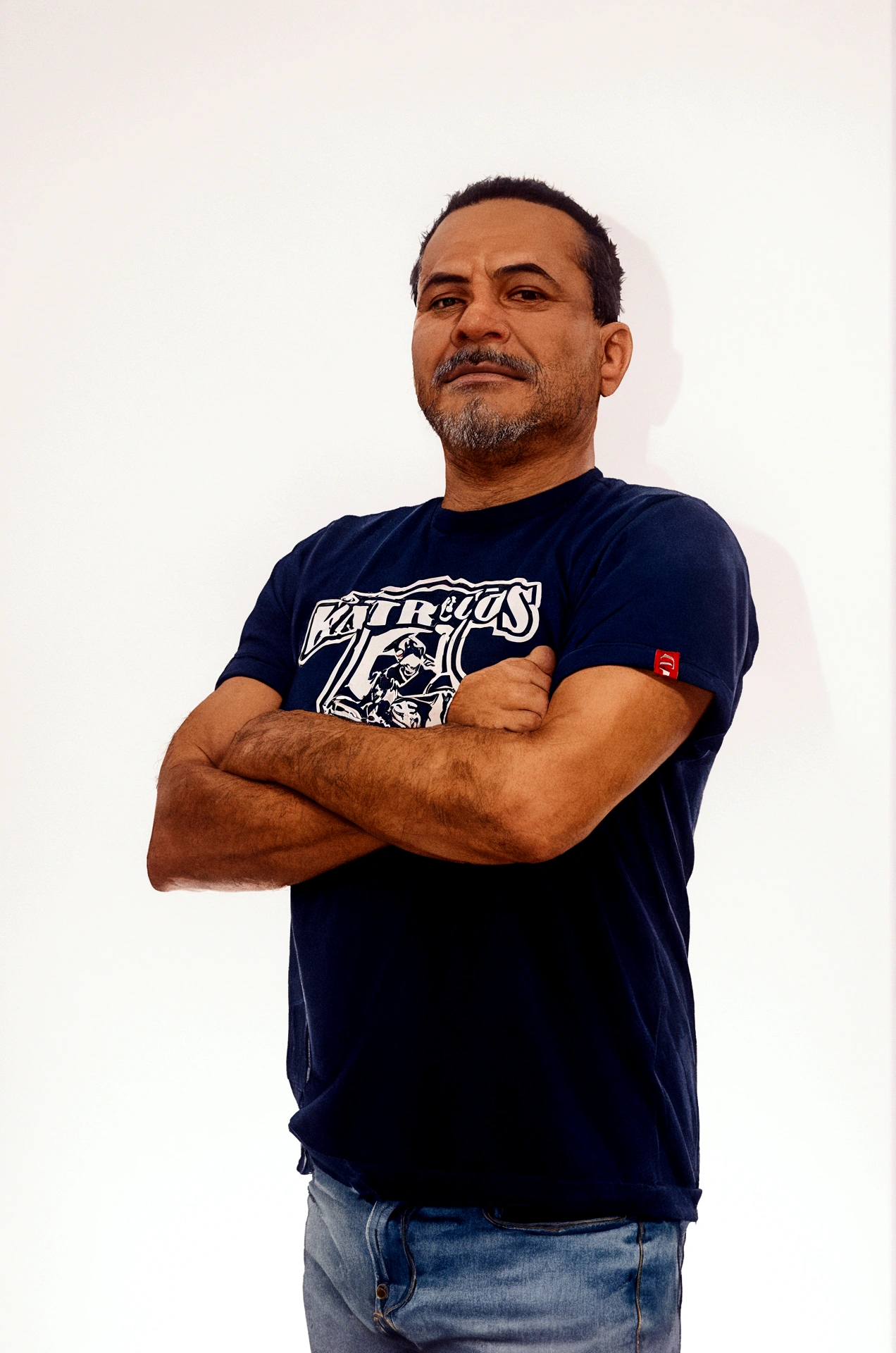 there is a man standing with his arms crossed and a white background, david rios ferreira, André Rios, danilo torres, edu souza, Paulo Amaringo, carmelo blandino, Inácio Rios, luiz escanuela, arauto ortega, jorge lacera, Pablo Dominguez, Paulo Olivera, Ignatius Fernandez Rios