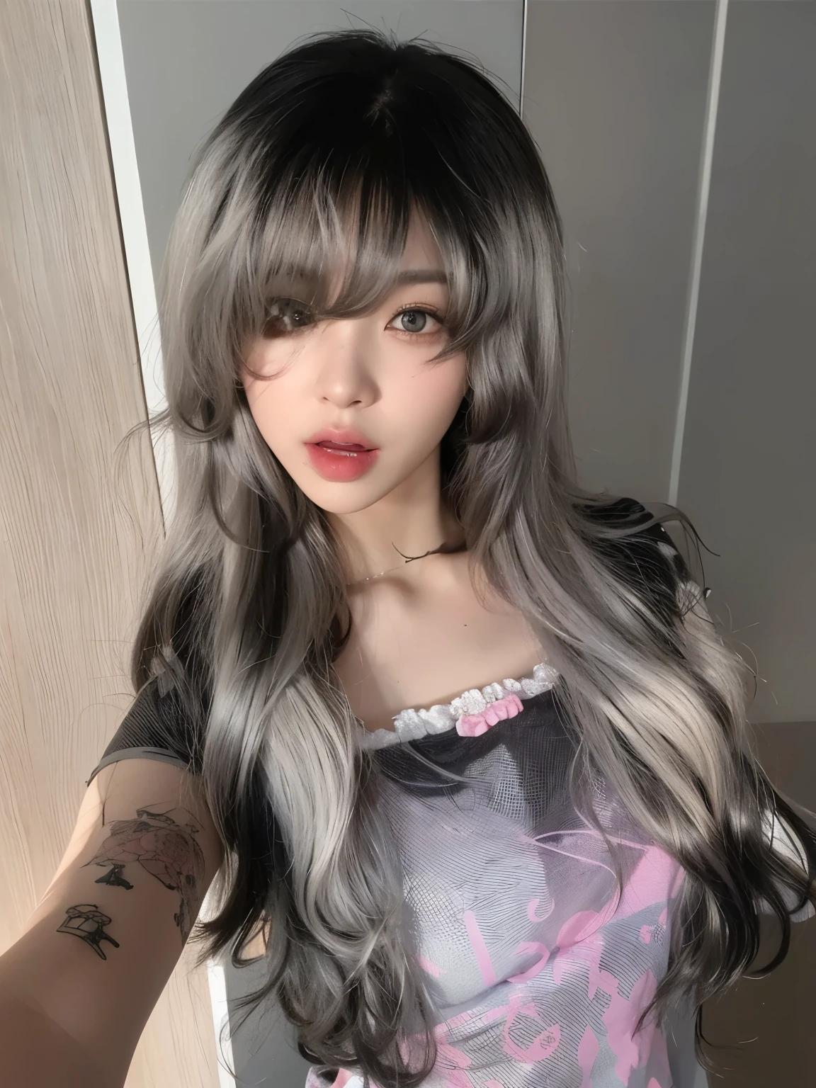 masterpiece, best quality, Girl in black and pink T-shirt，Gradual gray hair，Black and white gradient hair color，Flowing long hair，Long curly hair，Cool Girl，A girl，Exquisite facial features，