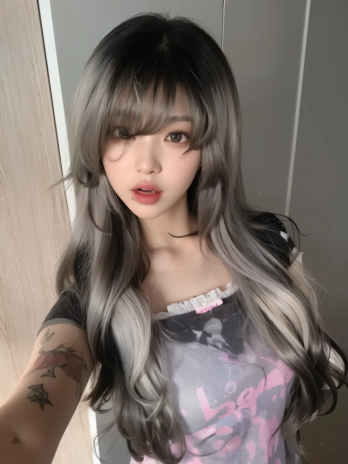 masterpiece, best quality, Girl in black and pink T-shirt,Gradual gray hair,Black and white gradient hair color,Flowing long hair,Long curly hair,Cool Girl,A girl,Exquisite facial features,