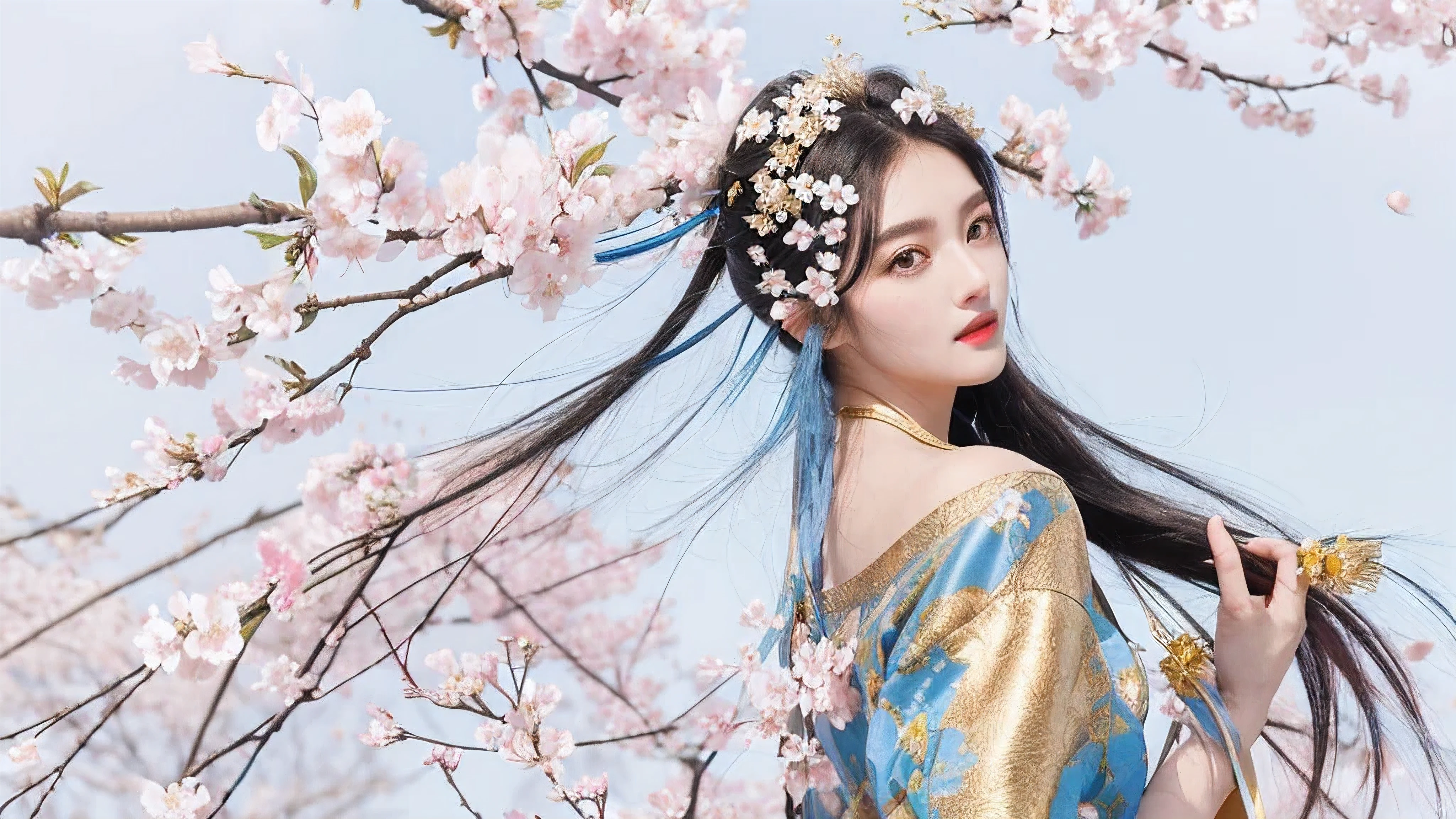 Realistic style，black hair，blue clothes，Gold pattern，A picture of a woman with long hair，A flower stuck in his hair,delicate face,Cherry blossoms flying