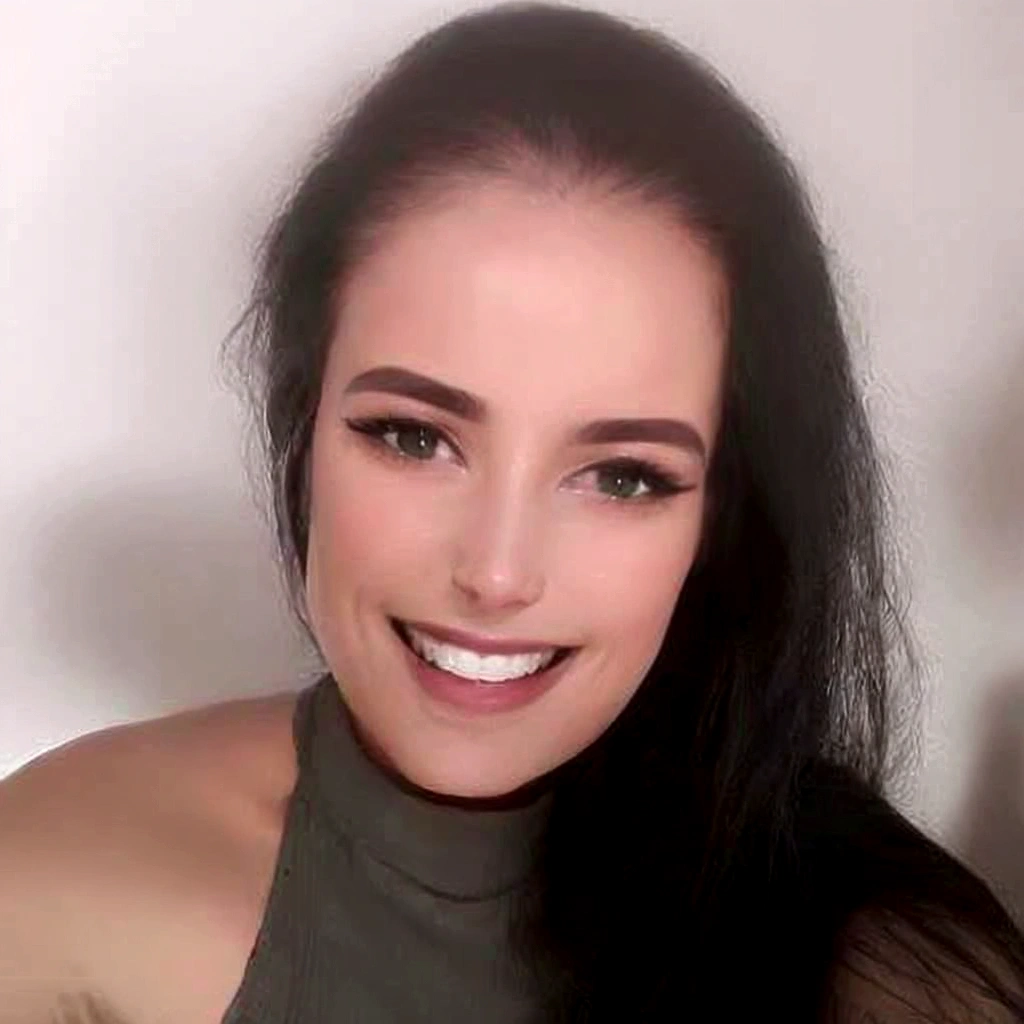 mulher sorridente com longos cabelos pretos, wearing a green blouse and black pants, imagem de perfil, headshot imagem de perfilture, Jodie Bateman, Mulher de 3 0 anos, mulher de 30 anos, imagem de perfil, linda e sorridente, Amanda Clarke, Kaitlyn Michelle Siragusa, headshot, foto de perfil, imagem de avatar, fernanda suarez, 1 8 are, malika favre