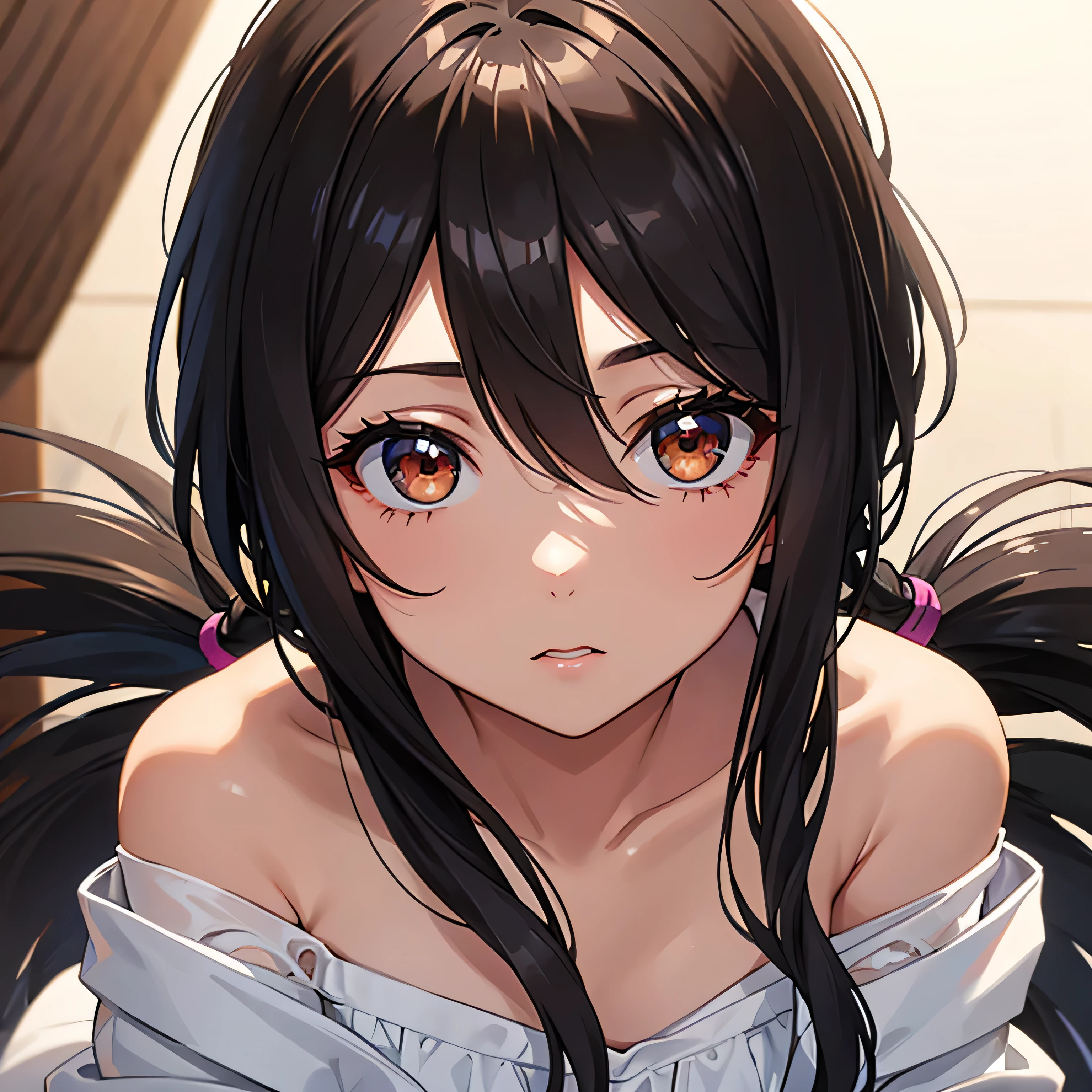 Chica morena, ojos negros y cabello corto y cabello negro