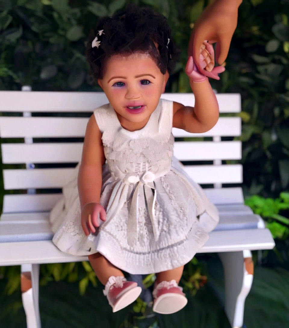Baby cartoon character , cabelos cacheado e castanhos e curtos, olhos castanhos escuros, pele morena clara, Caractere estilizado, animation style rendering, 3D estilizado, Arnold Maya rendering, Stylized 3D rendering, toon render screenshot, Personagem 3D, Personagem 3D, Stylized 3D rendering, 3D character rendering, personagem de desenho animado, Personagem de close up, Pose de personagem, (Estilo Pixar) (parte mestre:1.2) (Bokeh) (melhor qualidade) (pele detalhada) (textura detalhada) (8K) (argila) (cinematic lighting) (sharp focus