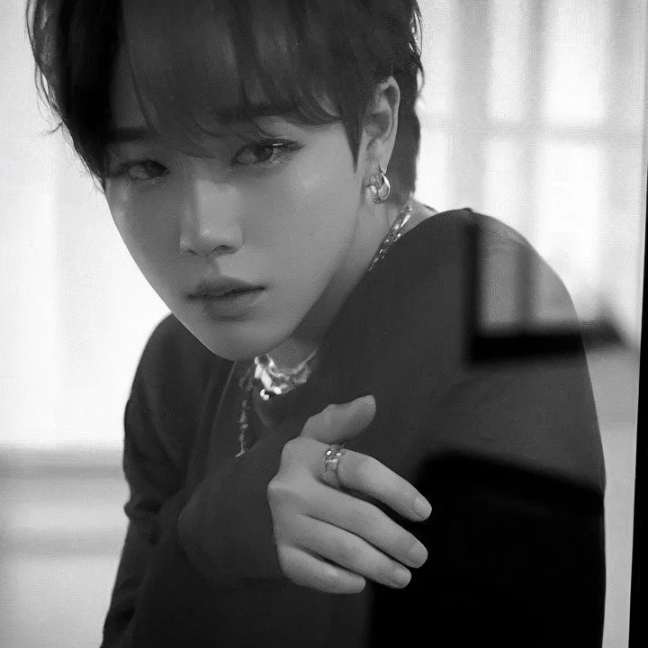 jimin do bts com rosto extremamente bonito e fofo