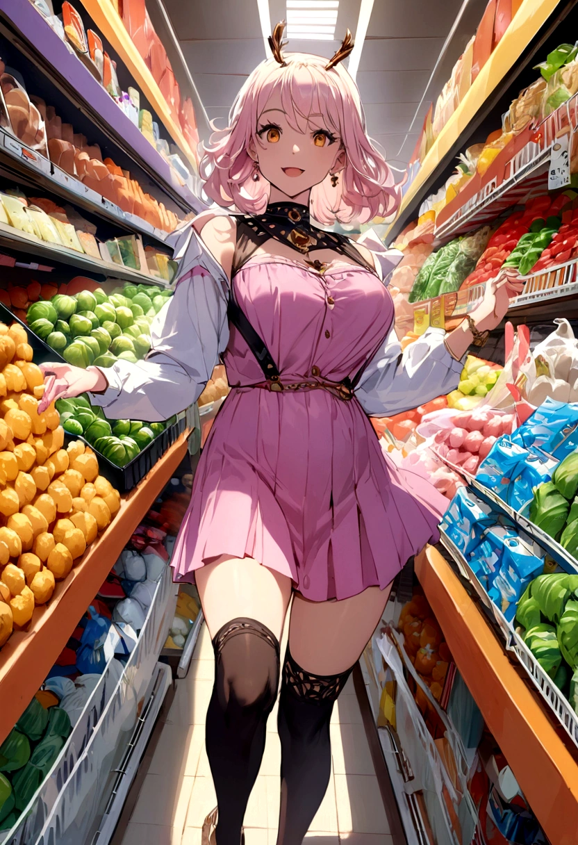 chica sexi de compras caminando por el supermercado en pantalones cortos con su amiga