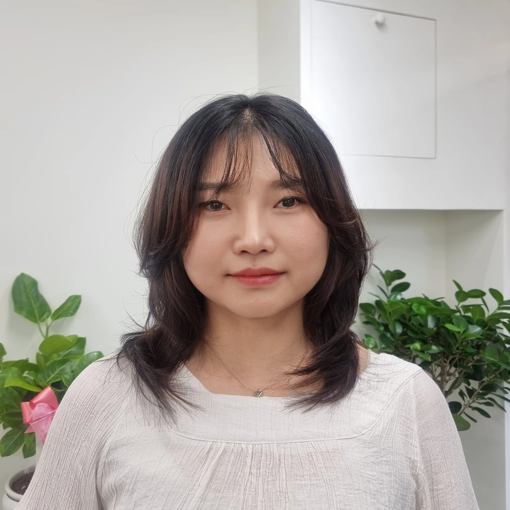 Best Quality, 8k, Masterpiece, (Portrait: 1.3), (photo realistic:1.4), (hyper realistic:1.4), Sharp Focus, looking at viewer, (smoother lighting:1.1), (increase cinematic lighting quality:0.9), realistic lighting, backlighting, light on face, ray trace, (brightening light:1.2), (Increase quality:1.4), sharp detail, (best quality real texture skin:1.4), finely detailed eyes, black_eyes, finely detailed face, 25 year old Korean woman