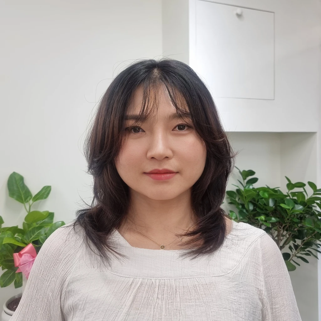 Best Quality, 8k, Masterpiece, (Portrait: 1.3), (photo realistic:1.4), (hyper realistic:1.4), Sharp Focus, looking at viewer, (smoother lighting:1.1), (increase cinematic lighting quality:0.9), realistic lighting, backlighting, light on face, ray trace, (brightening light:1.2), (Increase quality:1.4), sharp detail, (best quality real texture skin:1.4), finely detailed eyes, black_eyes, finely detailed face, 25 year old Korean woman