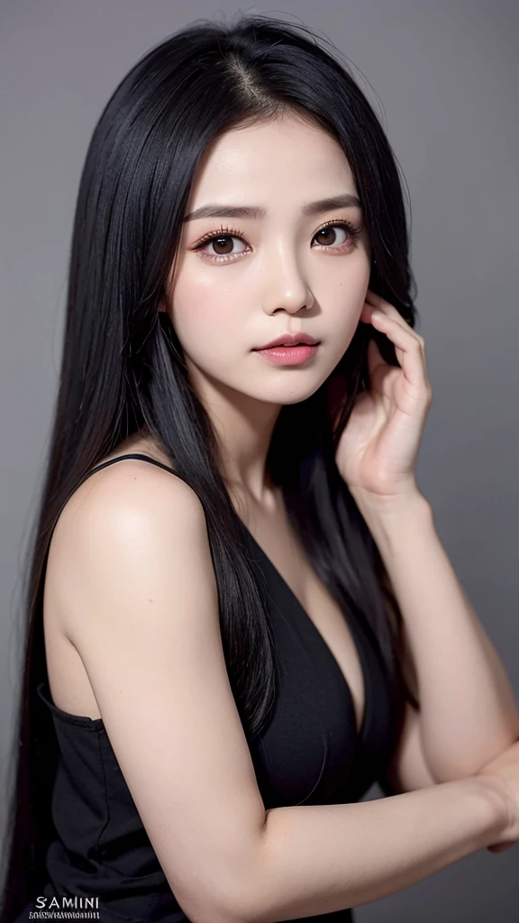 Seorang wanita dengan rambut hitam + mata emas, memiliki 2 mole dibawah matanya, memakai seragam akademi