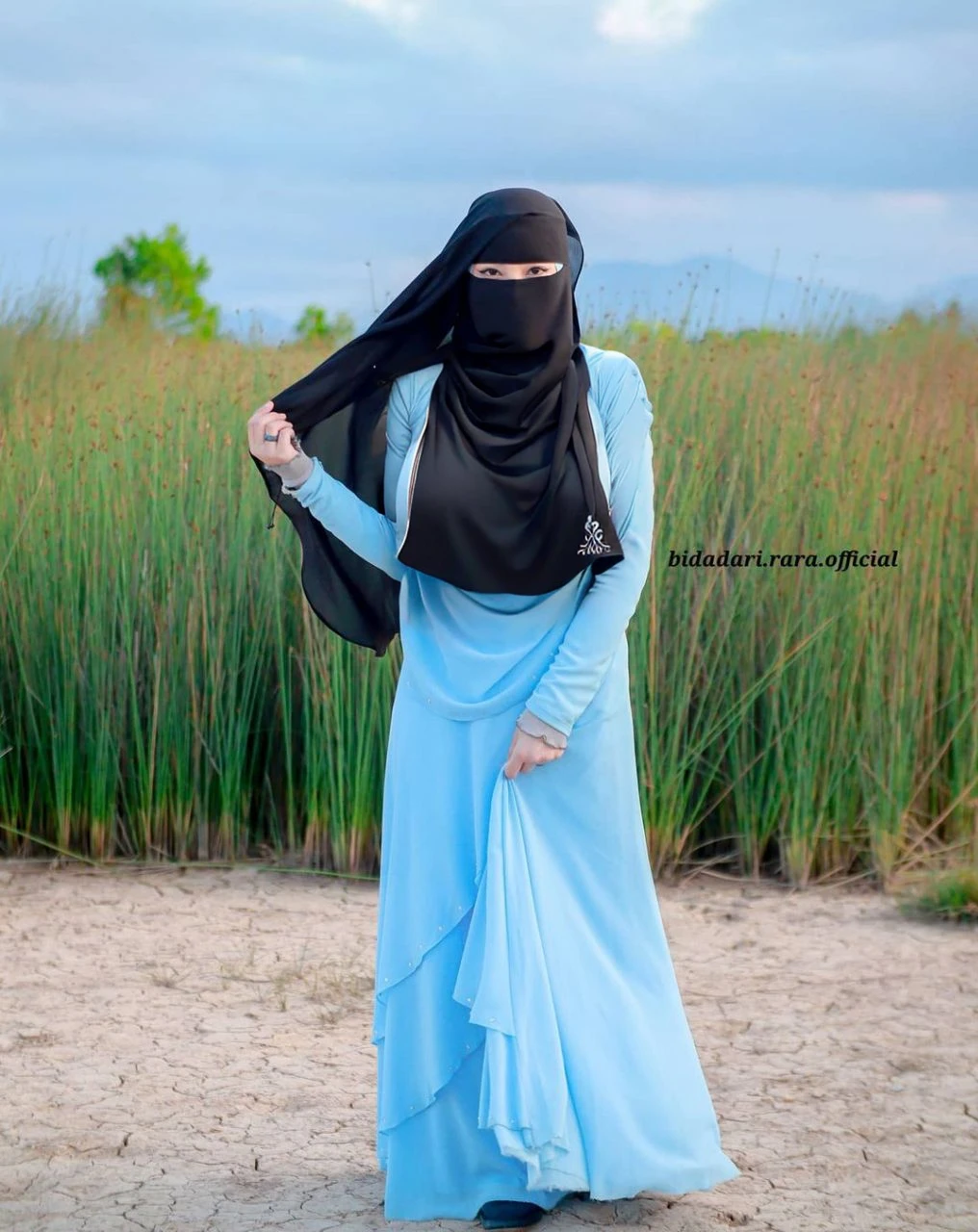 High resolution UHD, Improvement of quality, Soft lighting, Highly detailed, Very detailed on clothes, high quality clothes, Advanced Details, Sharp Focus, High resolution, Big Boobies, Big Breasts, Breasts Covered With Hijab and Dress, Real clothes, Real Lighting, Same clothes, Same dress With Big Breasts, Big Boob Undershirt covered