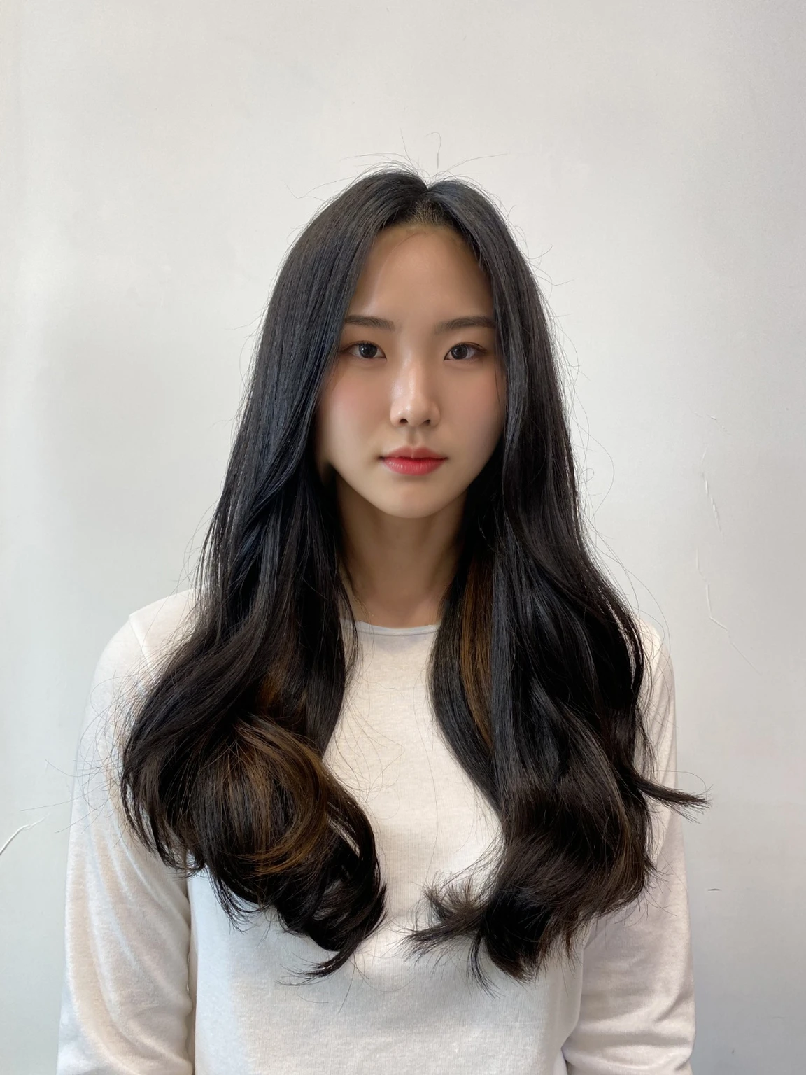 Best Quality, 8k, Masterpiece, (Portrait: 1.3), (photo realistic:1.4), (hyper realistic:1.4), Sharp Focus, looking at viewer, (smoother lighting:1.1), (increase cinematic lighting quality:0.9), realistic lighting, backlighting, light on face, ray trace, (brightening light:1.2), (Increase quality:1.4), sharp detail, (best quality real texture skin:1.4), finely detailed eyes, black_eyes, finely detailed face, 25 year old Korean woman