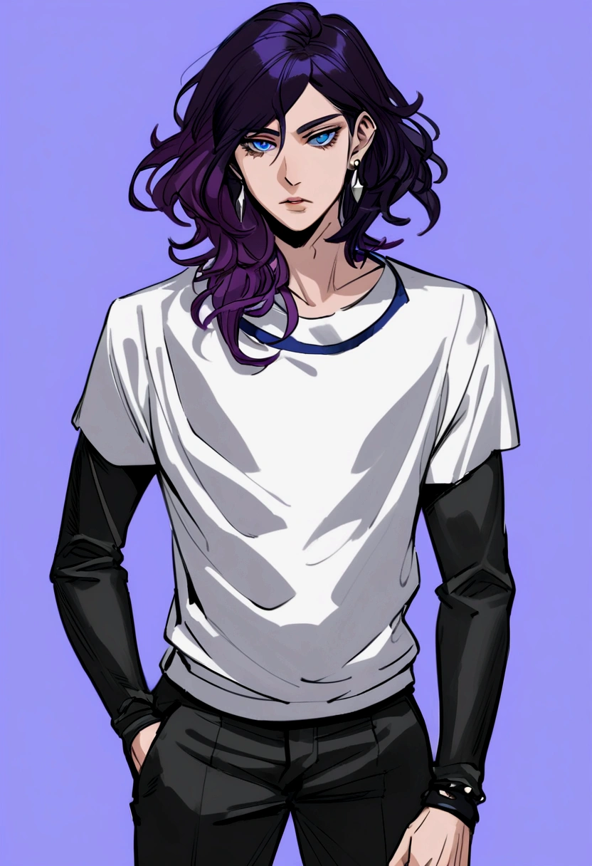 cabello corto de color azul-violeta oscuro, la piel blanca, delineador negro, sombra de ojos violeta, black pants and two rounded silver earrings. Su ropa es algo rebelde, usa una camiseta de que es dde color morado y azul, tiene una chaqueta negra