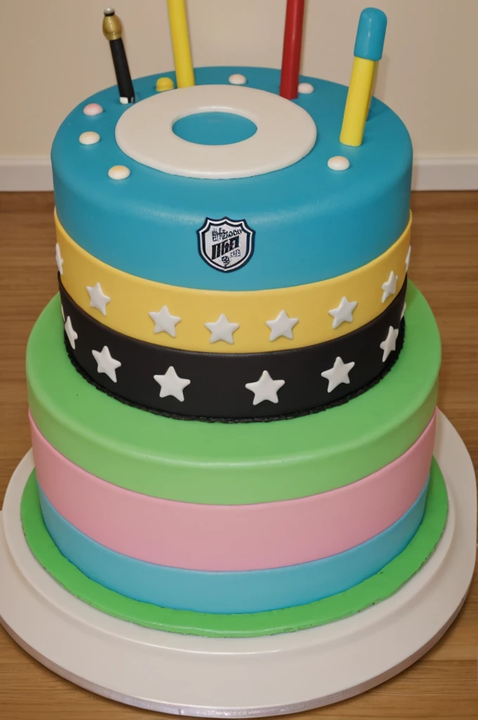 Pastel de futbol y una bateria a la mitad del pastel
