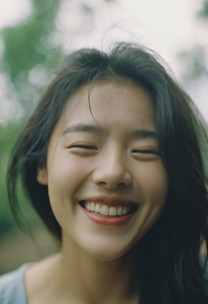 Close-up portrait, Surreal, wonderful品質, masterpiece, highest quality, wonderful, moving, My hair got in my eyes、A happy woman laughing lightly, Hair completely covers the face. Structure of the film, Soft Shadows, 
Atmospheric haze, Film Grain, Movie stills, Shallow depth of field, Very detailed, High budget, CinemaScope, Sulky, amazing, Overall details, Vintage 2000s RAW photos, Realistic, hidden camera, Color graded film-like, Atmospheric lighting, defect, nature, Shallow depth of field