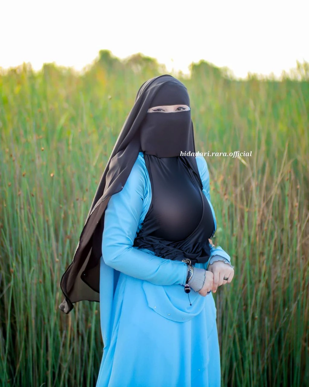 High resolution UHD, Improvement of quality, Soft lighting, Highly detailed, Very detailed on clothes, high quality clothes, Advanced Details, Sharp Focus, High resolution, Big Boobies, Big Breasts, Breasts Covered With Hijab and Dress, Real clothes, Real Lighting, Same clothes, Same dress With Big Breasts, Big Boob Undershirt covered, from side