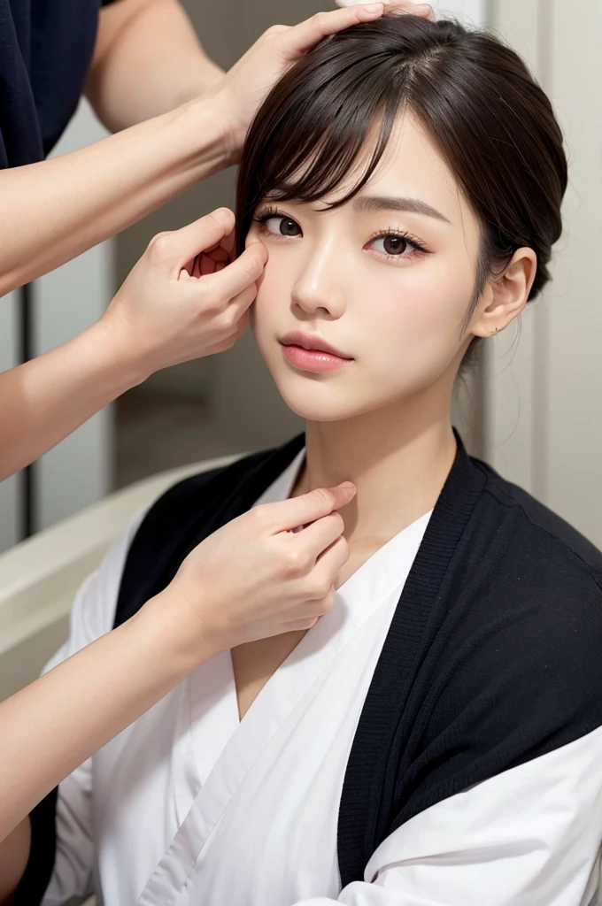 Esthetician、Men's beauty salon、Butt、Angle from below、Tight outfit、Covered in oil、On all fours、1 room in an apartment、Tight outfit、