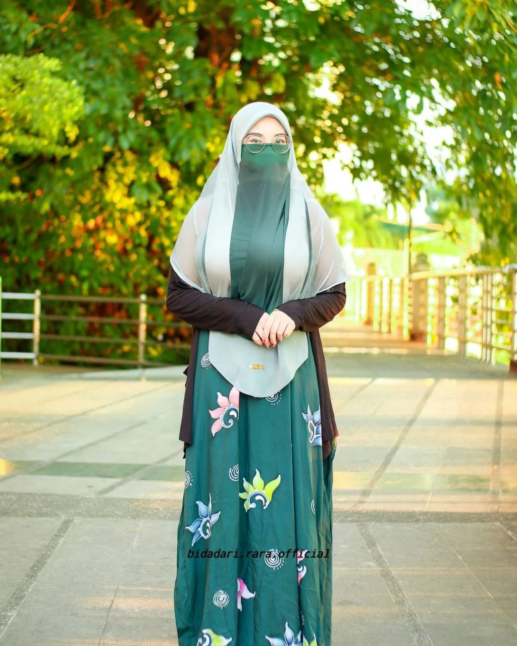 High resolution UHD, Improvement of quality, Soft lighting, Highly detailed, Very detailed on clothes, high quality clothes, Advanced Details, Sharp Focus, High resolution, Big Boobies, Big Breasts, Breasts Covered With Hijab and Dress, Real clothes, Real Lighting, Same clothes, Same dress With Big Breasts, Big Boob Undershirt covered