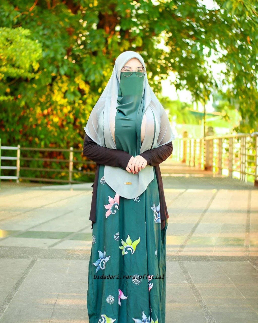 High resolution UHD, Improvement of quality, Soft lighting, Highly detailed, Very detailed on clothes, high quality clothes, Advanced Details, Sharp Focus, High resolution, Big Boobies, Big Breasts, Breasts Covered With Hijab and Dress, Real clothes, Real Lighting, Same clothes, Same dress With Big Breasts, Big Boob Undershirt covered