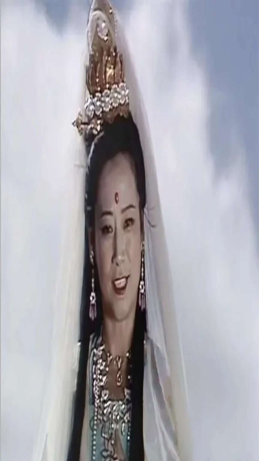 Close-up of a woman in a white dress and crown, queen of the sea mu yanling, Yun Ling, chinese empress, Young Woman as , heise-lian yan fang, song nan li, rei hino as a princess, in style of pan ren wei, portrait of modern darna, Chinese Princess, Fantasy Stills