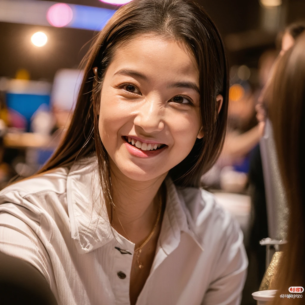 (8k、Raw photo、Highest quality、masterpiece:1.2)、(Realistic、Photorealistic:1.37)、Ultra-detailed、Ultra-high resolution、1 girl、Seeing the viewer、Beautifully detailed face、Laughter、narrow、(Slim waist) :1.3)、shirt、Beautifully detailed skin、Skin Texture、Floated hair、Professional Lighting、 (Idol-like face), Unbelievably absurd, (cuteness: 1.3), Bans