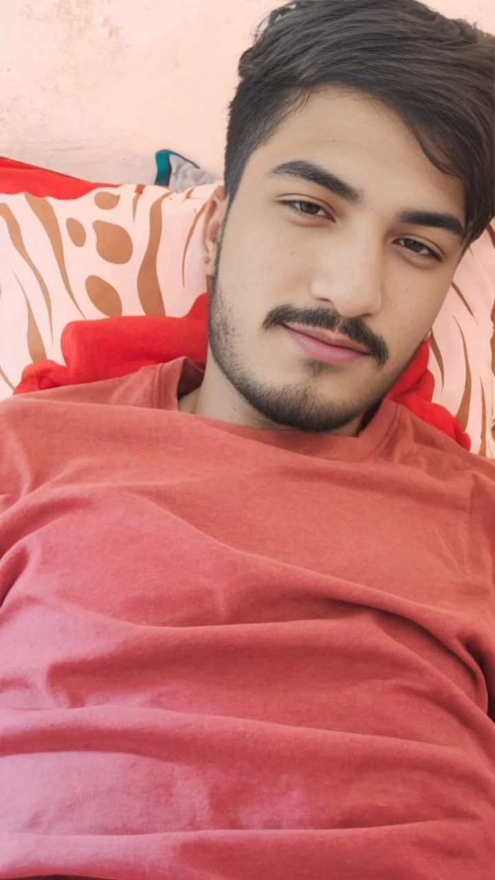 Boy with a colorful shirt and a necklace around his neck, jovem bonito, modelo masculino, Macho bonito, bonito impressionante realista, 8k realista, macho atraente, rosto masculino bonito, rosto detalhado, homem tatuado, jovem atraente, square jawline, rosto detalhado, Detailed crisp tattoo, Serjio Carvajal 8k