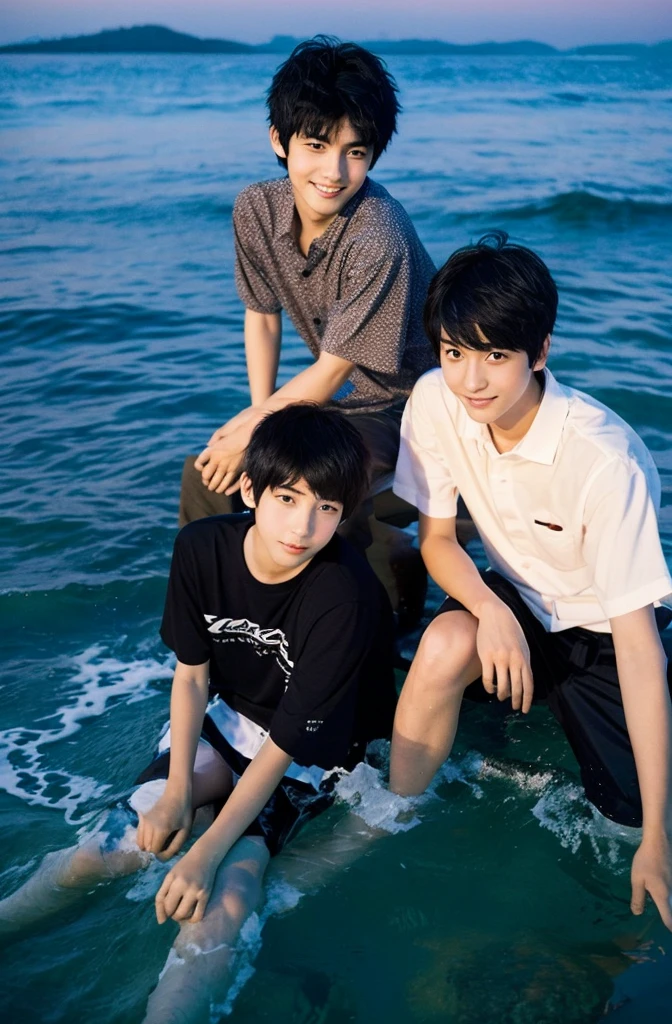 Beautiful boy、Handsome、18-year-old、Japan boys、Black Hair、night、coastal、Thin、Cute Boys、sit、、In the water、