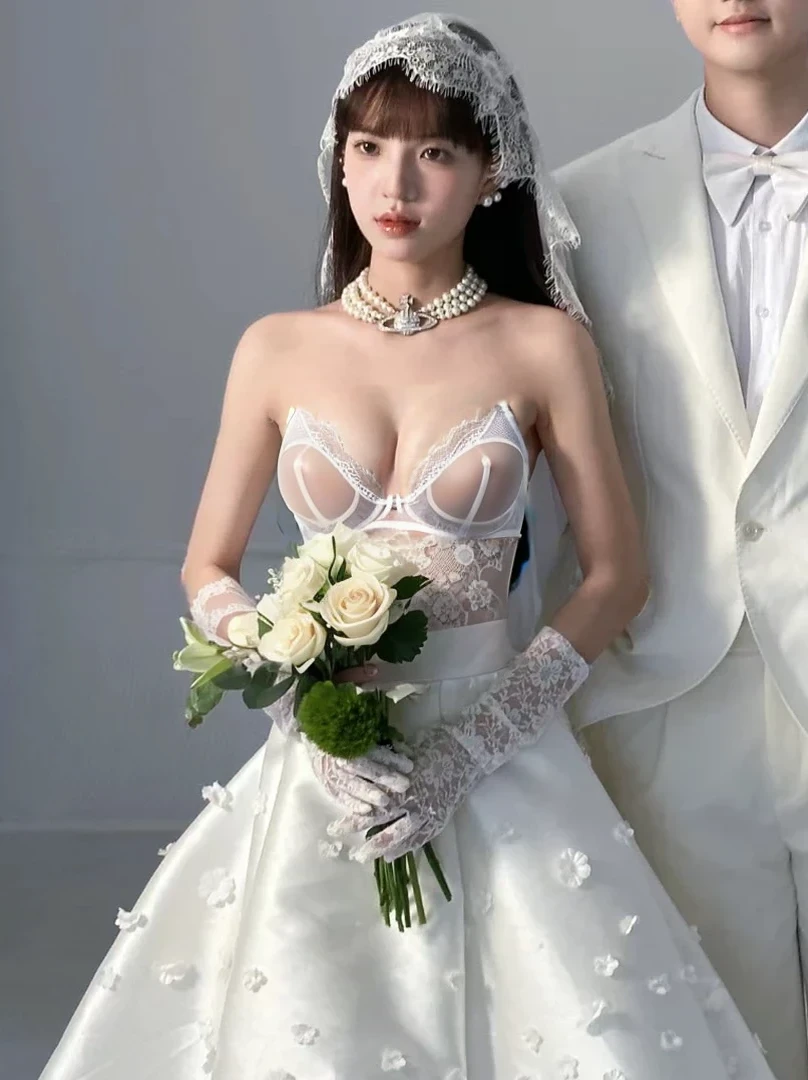 transparent underwear,No clothes,transparent,Lace,Visible details,Protrusion,8k