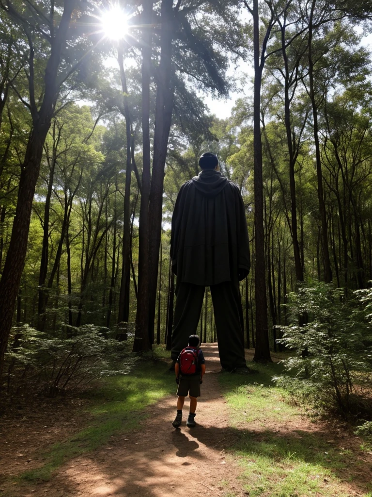 Un hombre misterioso en un bosque cerca de una escuela