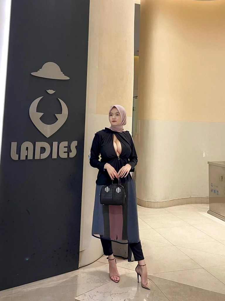 , , graceful pose, photorealistic, hyper detailed, 8k, HDR, UHD, professional lighting, physically-based rendering, vivid colors, delicate hijab, modest clothing, serene expression, ((((very bigger tits)))), ((wide hips)), ((((huge round breast)))), ((style heels)), (nude)