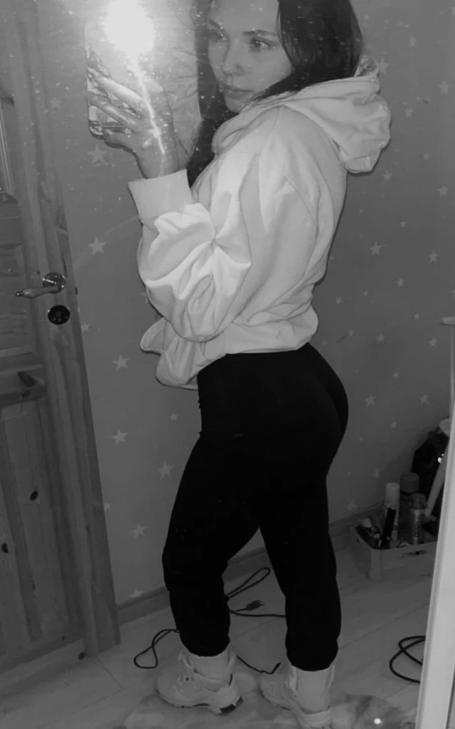 big butt crack, huge bubble butt, round butt, good butt crack