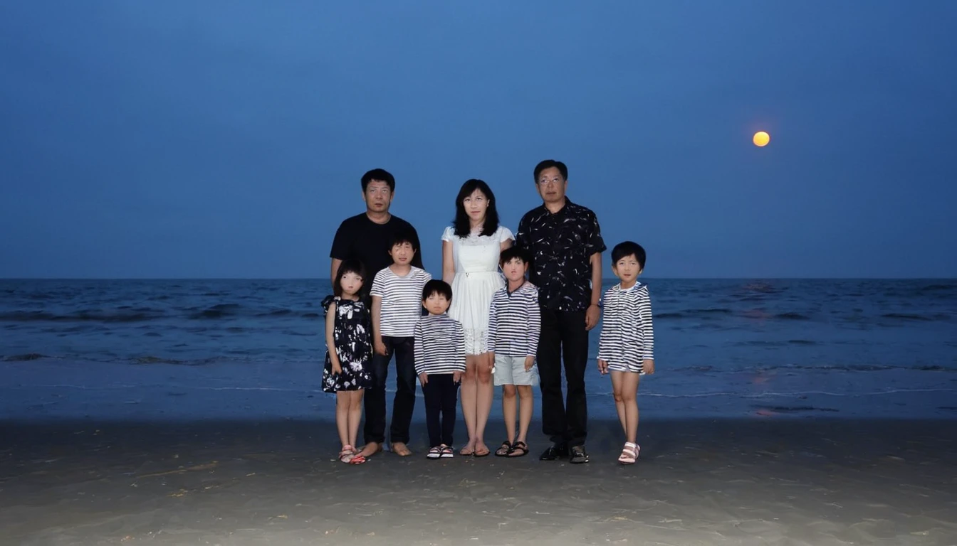 Family photo taken at the beach、Spooky atmosphere