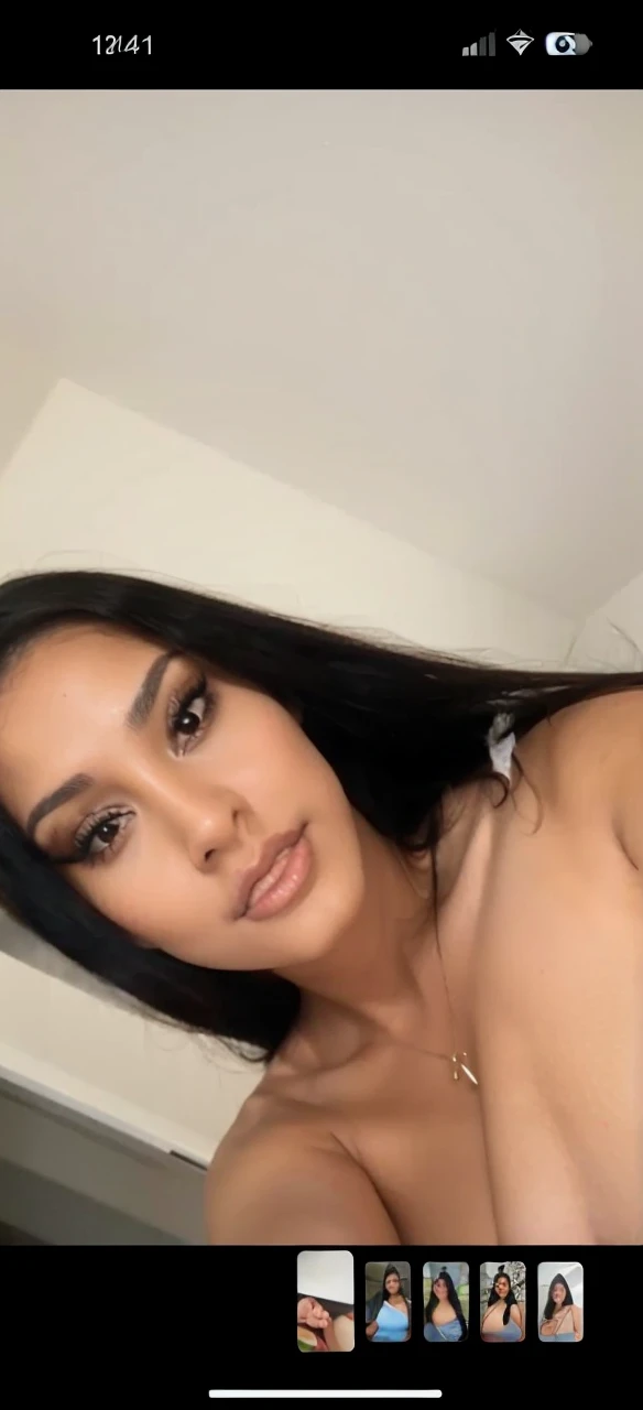 Sexy Colombian Spanish Latina with a curvy figure and a full, sexy face